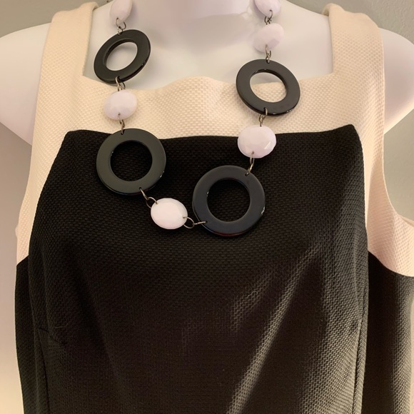 Ann Taylor Dress. - Picture 2 of 8